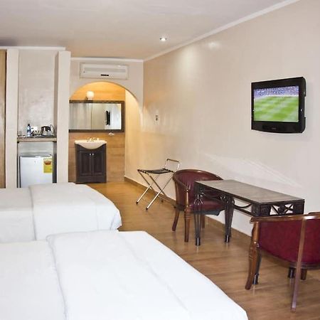Tropical Enclave Hotel Accra Exterior photo