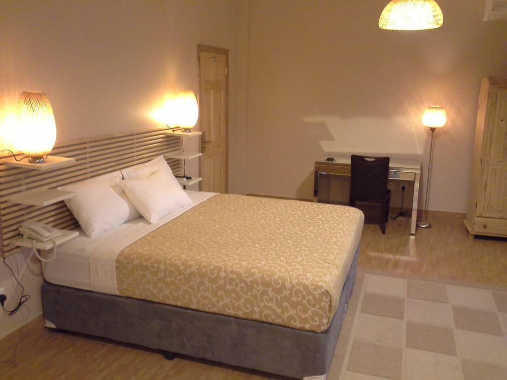 Tropical Enclave Hotel Accra Room photo