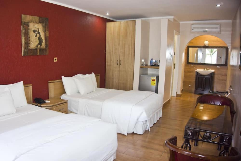 Tropical Enclave Hotel Accra Exterior photo