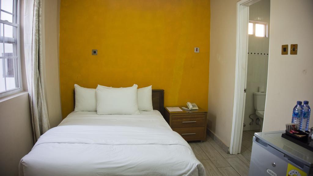 Tropical Enclave Hotel Accra Exterior photo