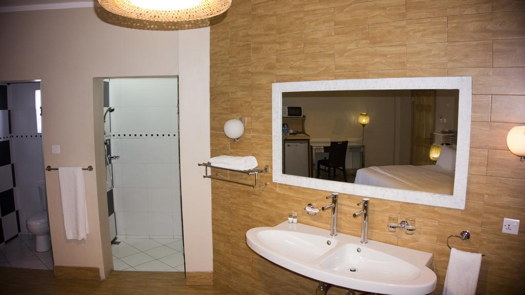 Tropical Enclave Hotel Accra Exterior photo
