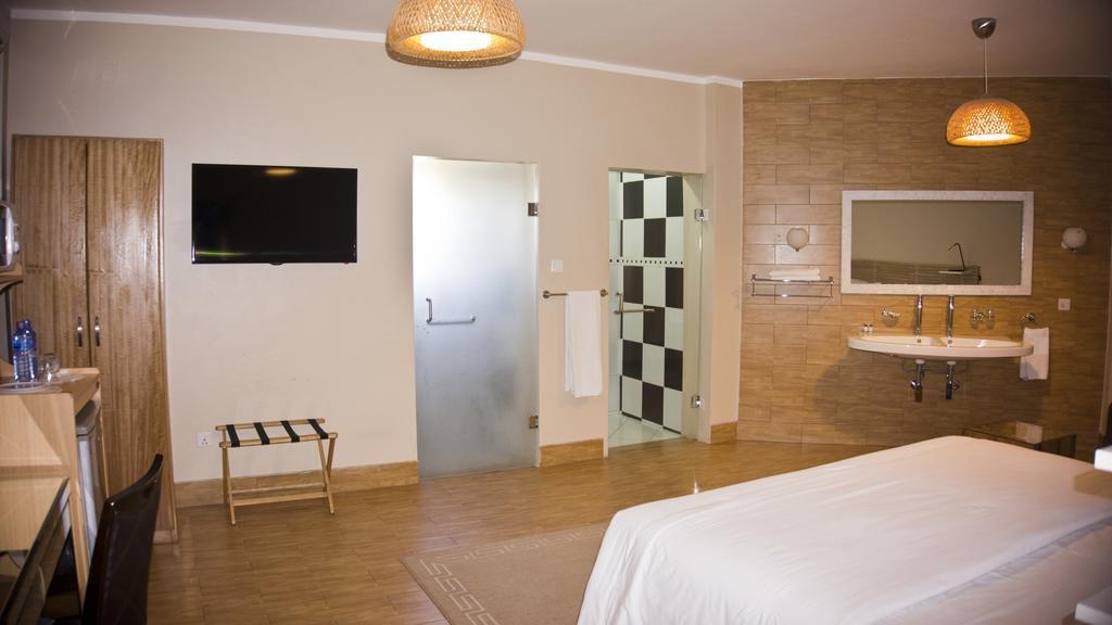 Tropical Enclave Hotel Accra Exterior photo