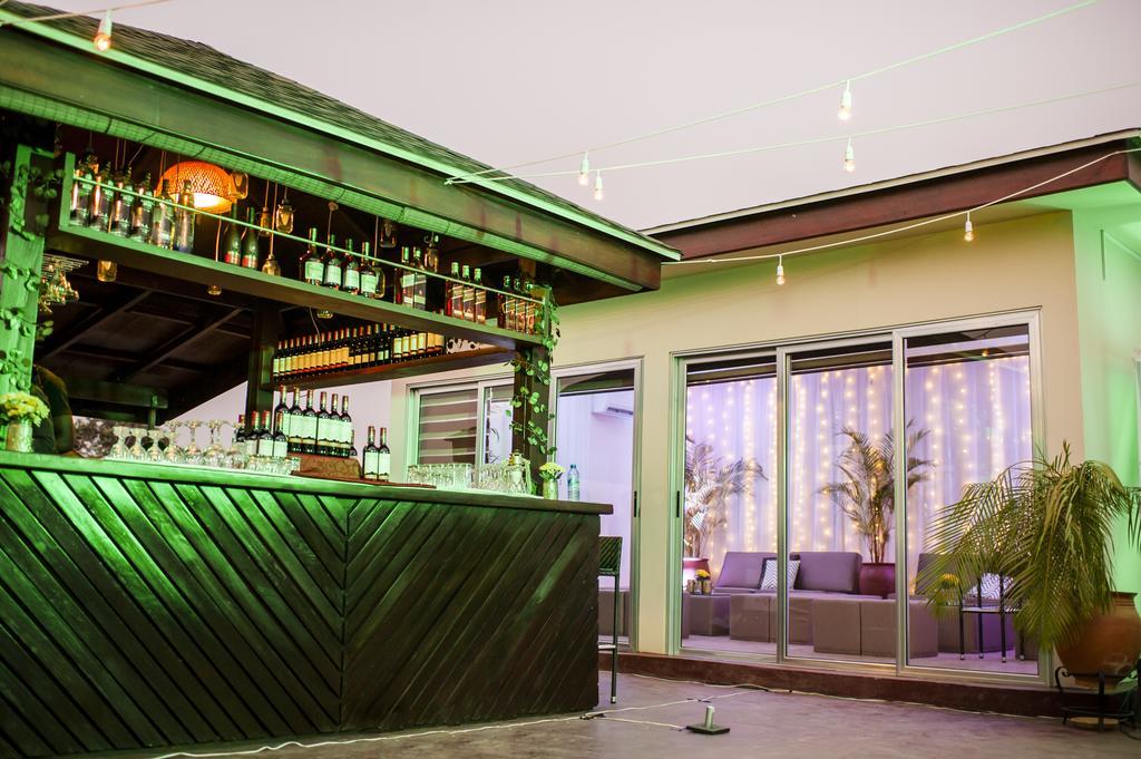 Tropical Enclave Hotel Accra Exterior photo