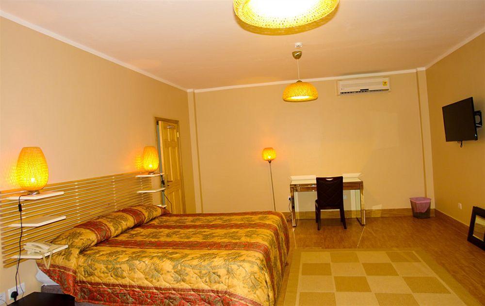 Tropical Enclave Hotel Accra Exterior photo