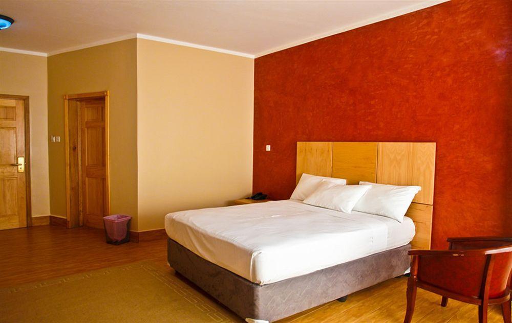 Tropical Enclave Hotel Accra Exterior photo