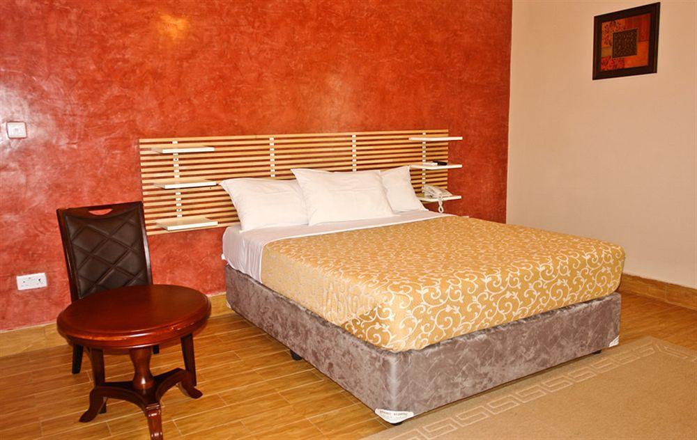 Tropical Enclave Hotel Accra Exterior photo
