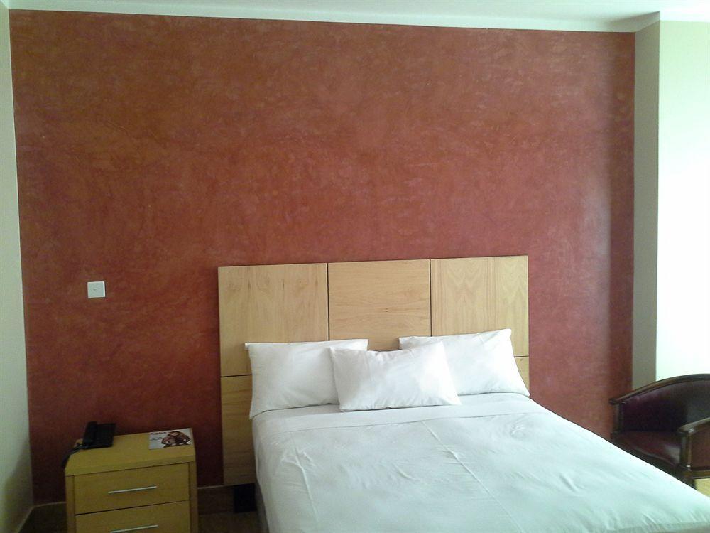 Tropical Enclave Hotel Accra Exterior photo