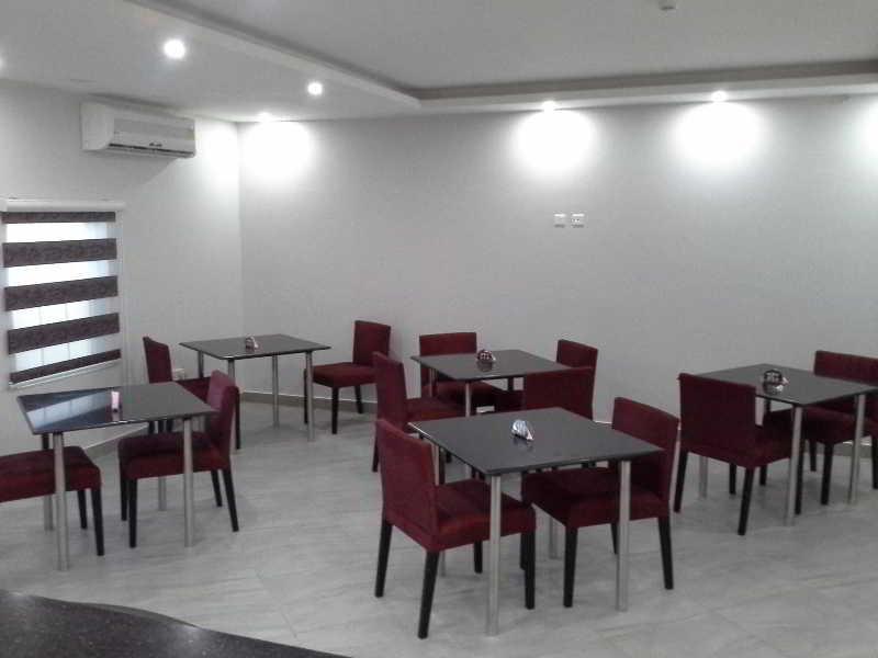 Tropical Enclave Hotel Accra Exterior photo