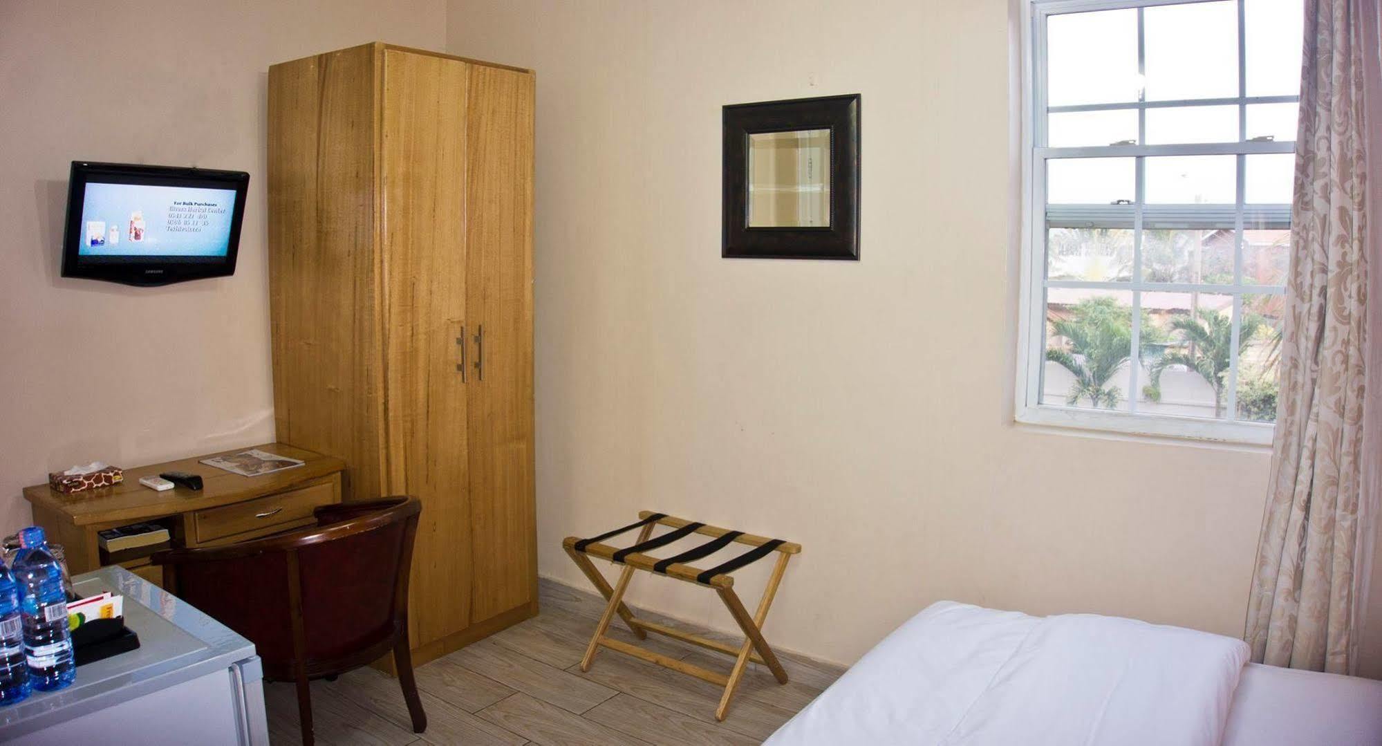 Tropical Enclave Hotel Accra Exterior photo
