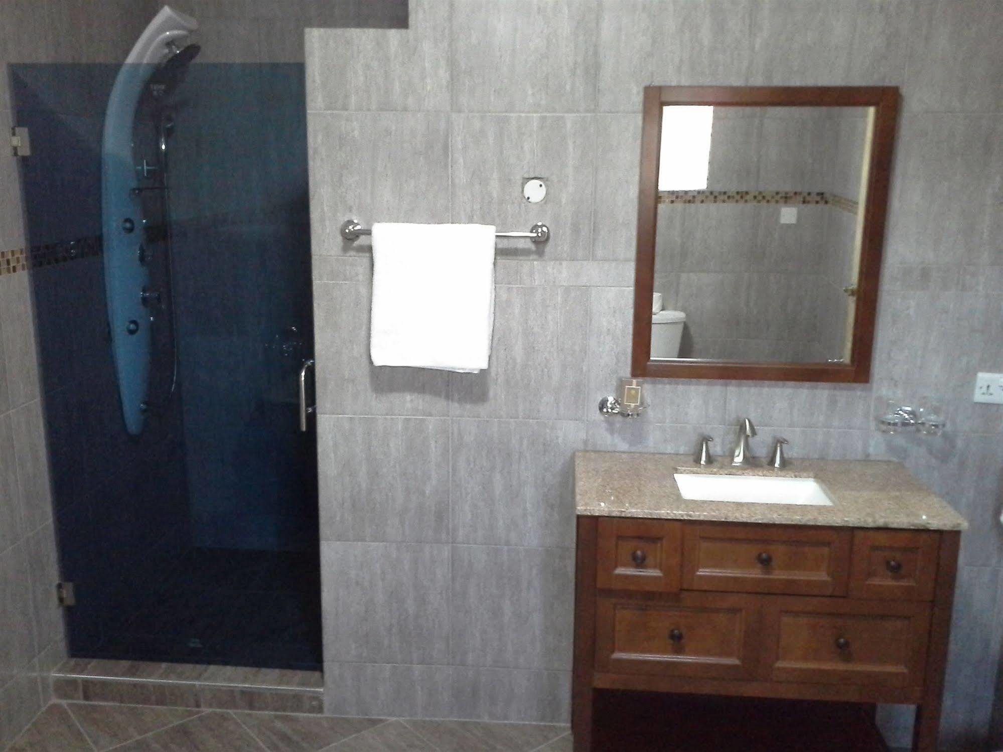Tropical Enclave Hotel Accra Exterior photo