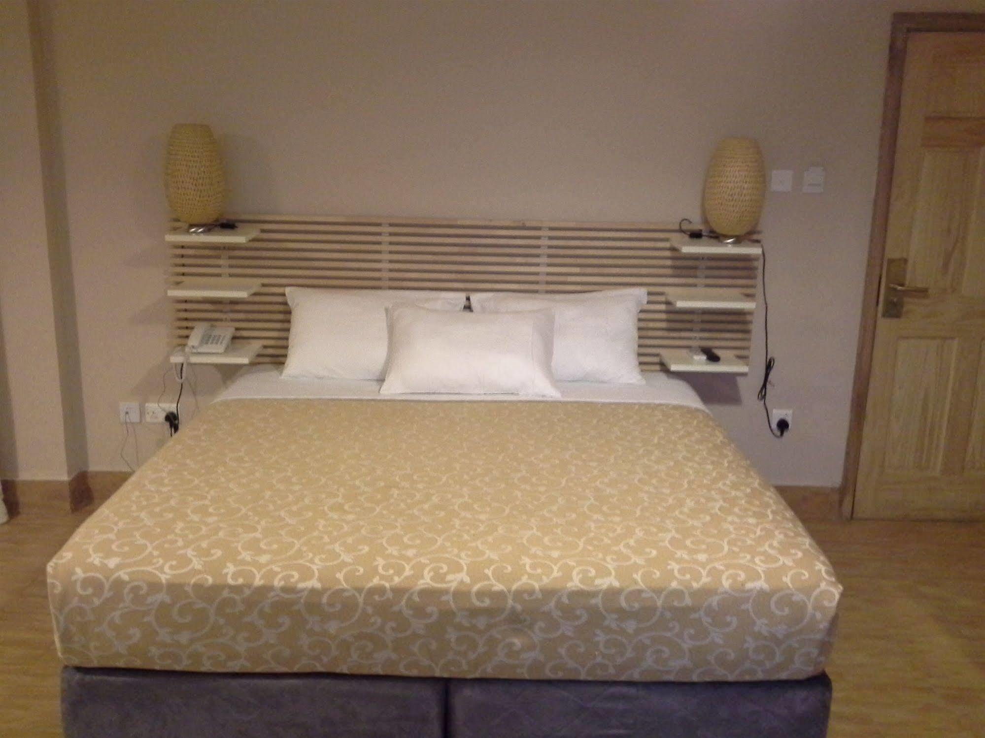 Tropical Enclave Hotel Accra Exterior photo